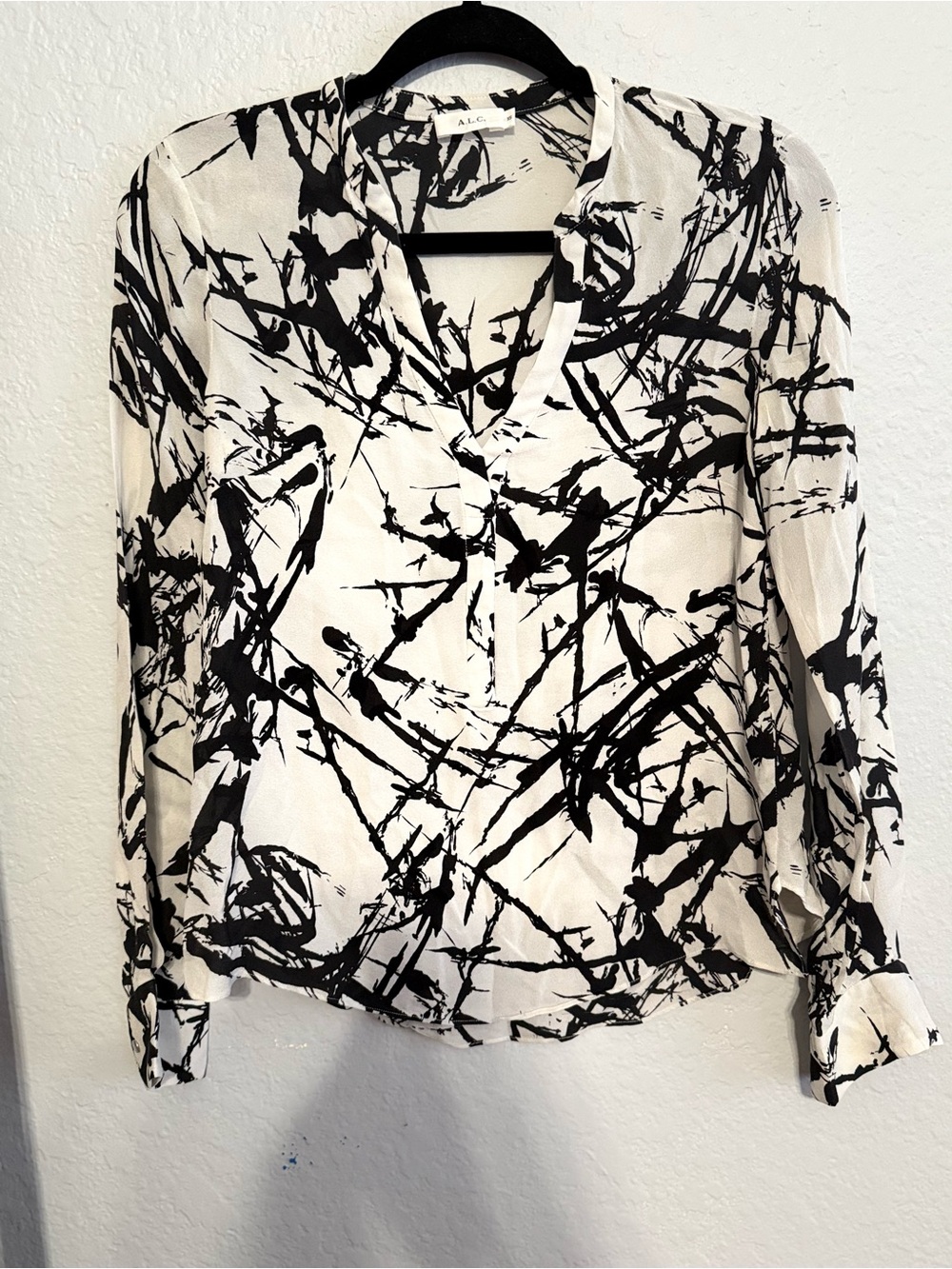 A.L.C. Black & White Abstract Print V-Neck Blouse